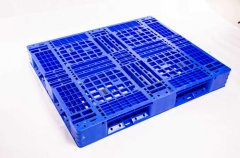 塑料托盤(pán)長(zhǎng)期暴漏會(huì)不會(huì)受潮？